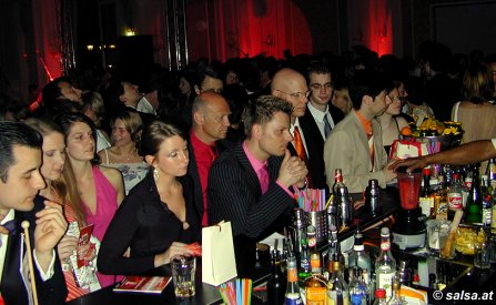 Wien: Salsaball - anklicken zum Vergr��ern - click to enlarge