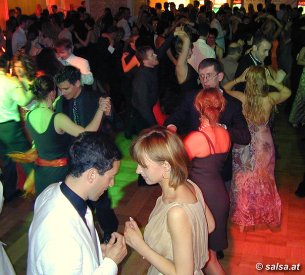 Wien: Salsaball - anklicken zum Vergr��ern - click to enlarge