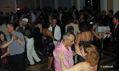 Wien: Salsaball - anklicken zum Vergr��ern - click to enlarge