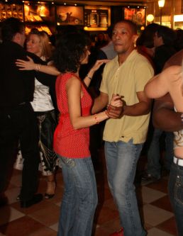 Salsa im Cup�n Cino, Hamburg