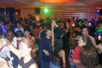 Salsa im Skyline, M�nchen (click to enlarge - anklicken zum Vergr��ern, mit ALT+F4 wieder schliessen)