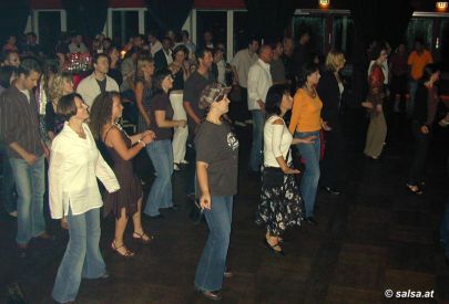 Salsa im Parkcafe (anklicken zum Vergr��ern - click to enlarge)