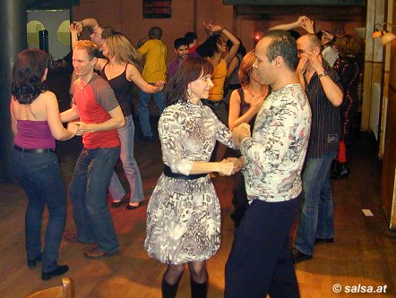 Salsa in Esslingen: Joe Pe&ntilde;as